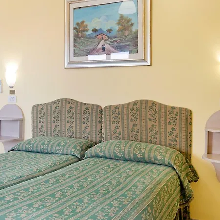 Carmencita Hotell 3*