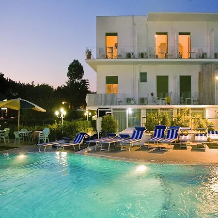 Отель Carmencita