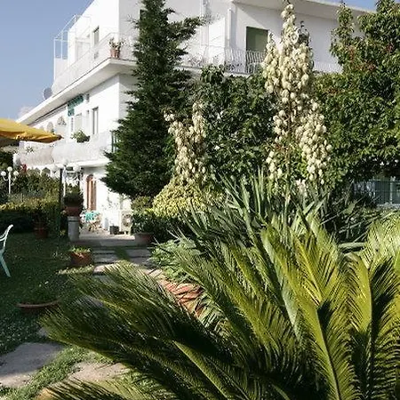 Carmencita Отель Анакапри