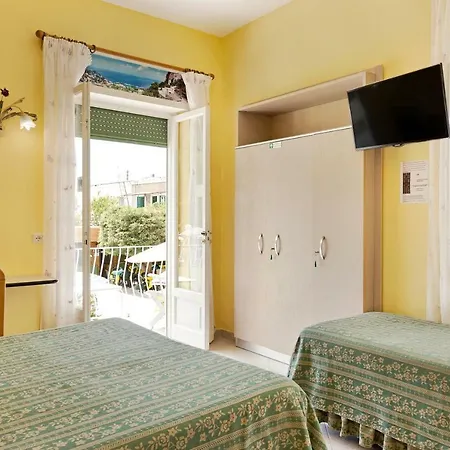 Carmencita Отель Анакапри